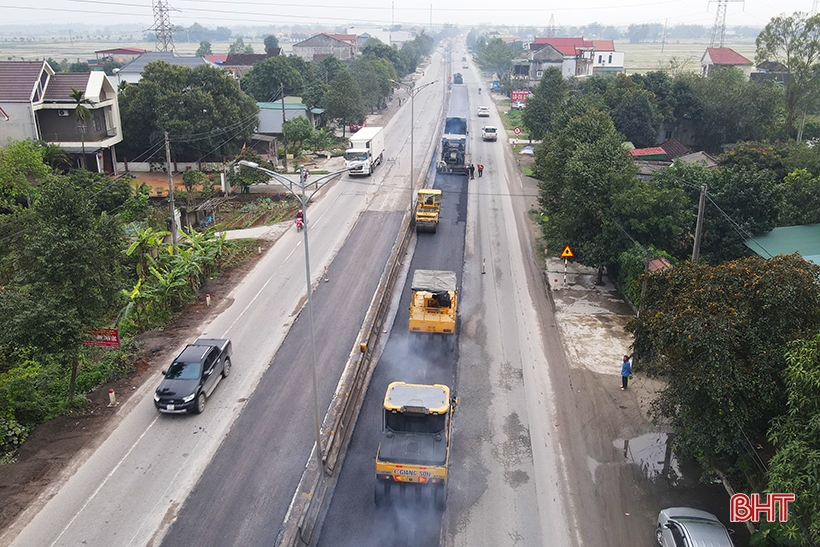 “Tổng lực” khắc phục hư hỏng trên quốc lộ 1 đoạn qua Hà Tĩnh