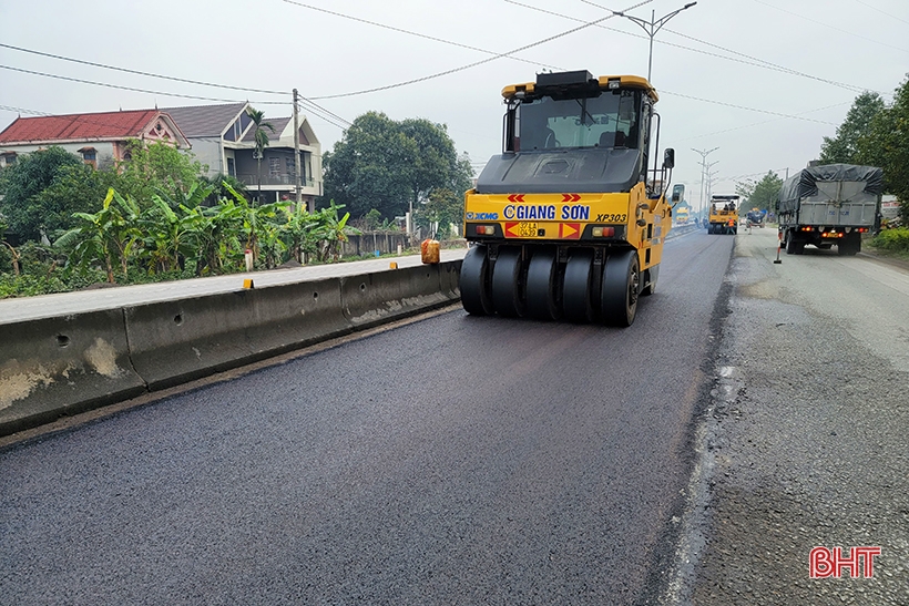 “Tổng lực” khắc phục hư hỏng trên quốc lộ 1 đoạn qua Hà Tĩnh