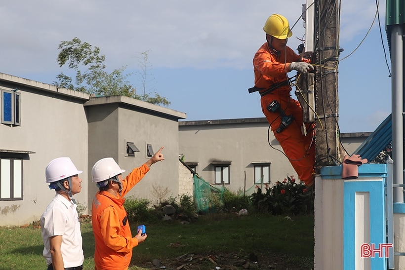 Tổng kiểm tra “sức khỏe” lưới điện Hà Tĩnh phục vụ tết