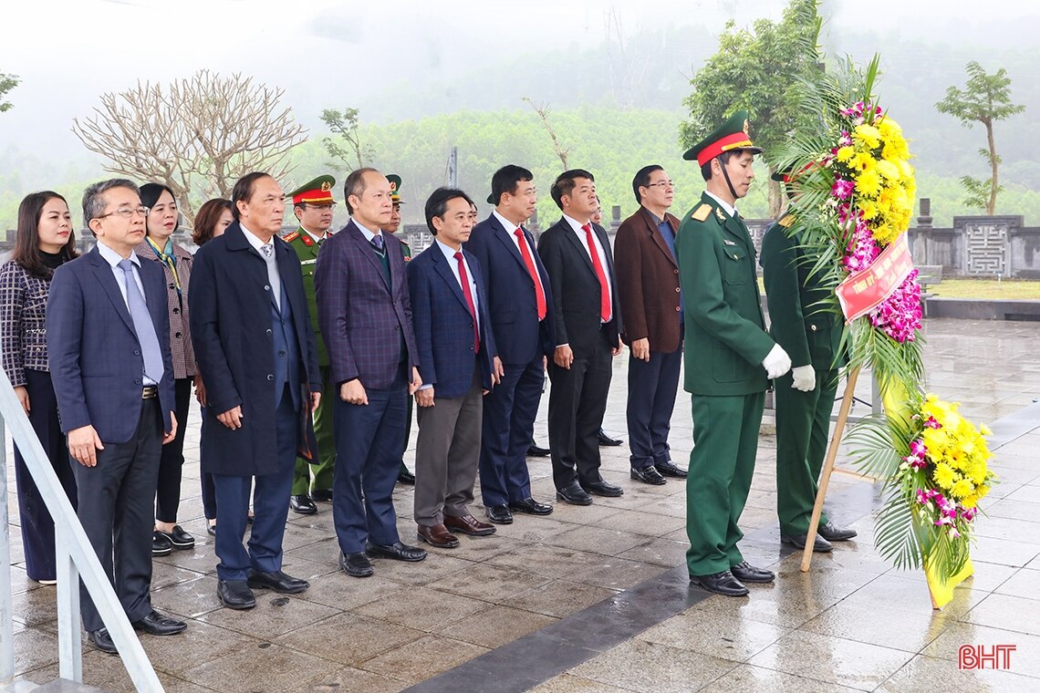 Lãnh đạo Hà Tĩnh dâng hương các địa chỉ đỏ nhân kỷ niệm 94 năm thành lập Đảng