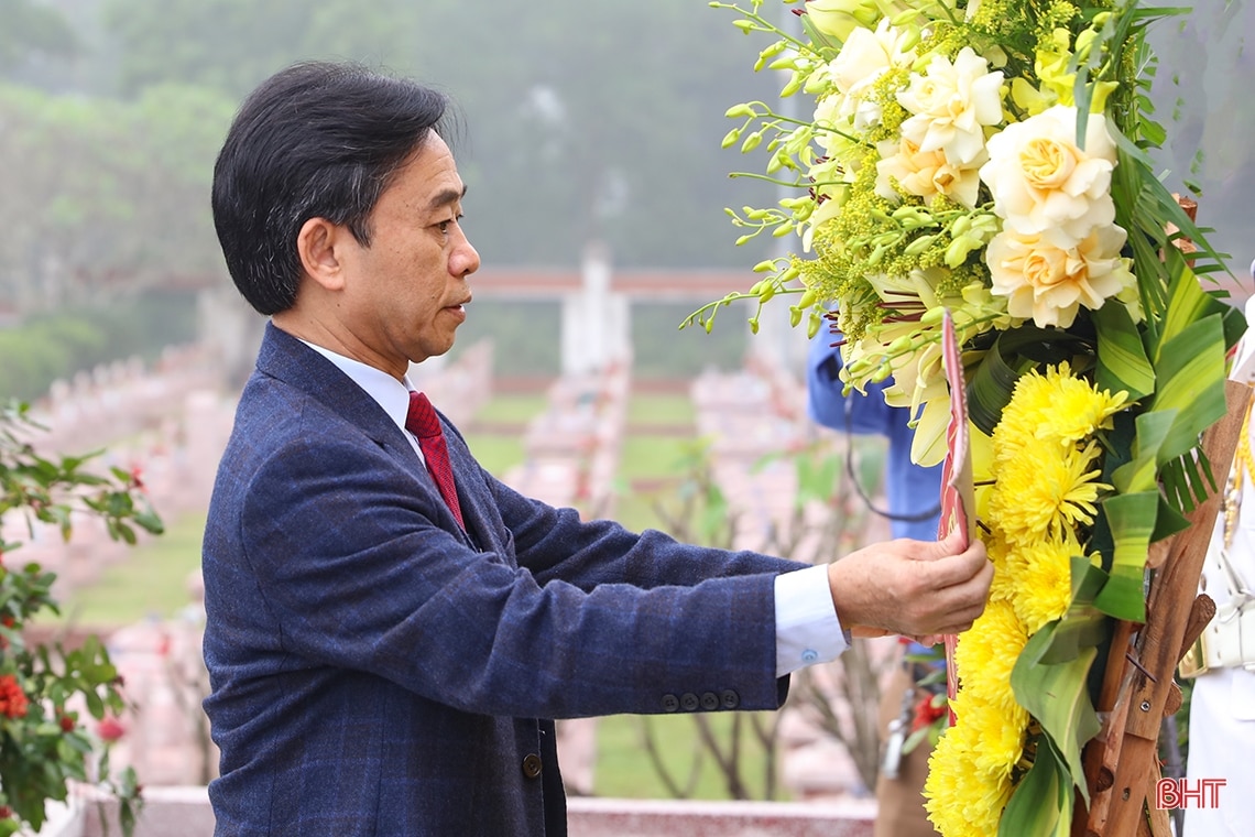 Lãnh đạo Hà Tĩnh dâng hương các địa chỉ đỏ nhân kỷ niệm 94 năm thành lập Đảng