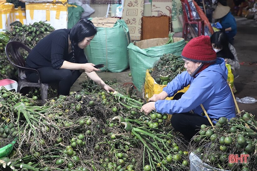 Người dân mua sắm lễ tiễn ông Công, ông Táo về trời