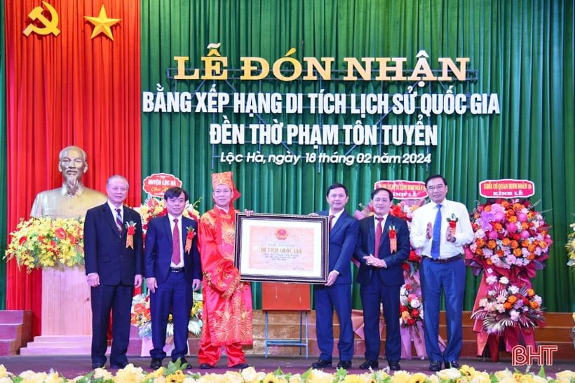 Lộc Hà đón nhận bằng di tích quốc gia đền thờ Phạm Tôn Tuyển