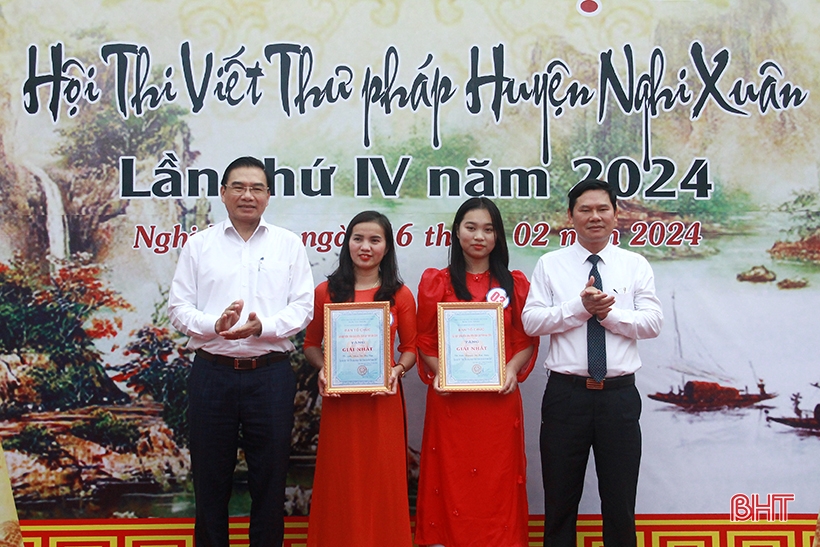 Thi viết thư pháp trên quê hương Đại thi hào Nguyễn Du