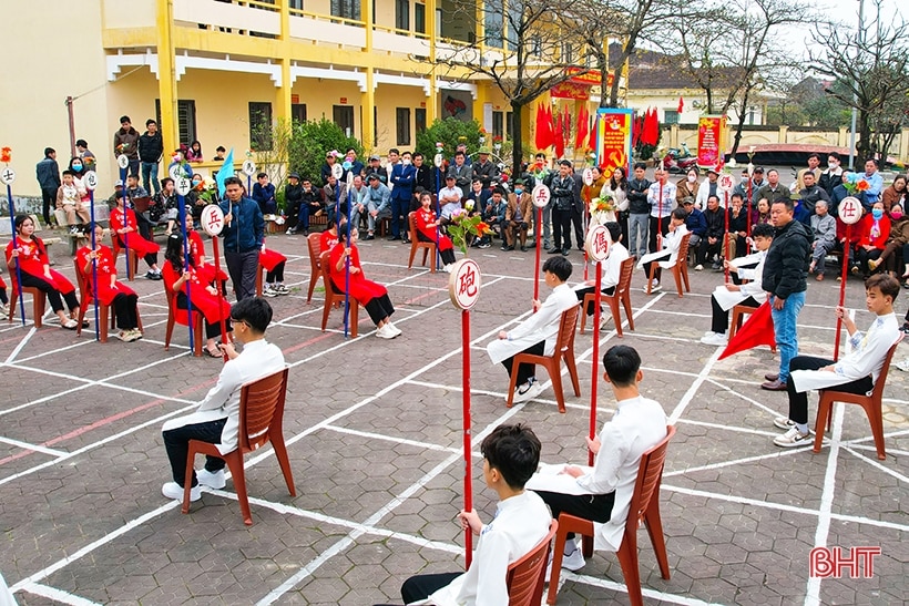 Đặc sắc hội cờ người ở Cẩm Xuyên