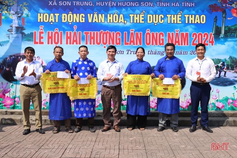 Thi gói bánh chưng, kéo co, đẩy gậy trong khuôn khổ Lễ hội Hải Thượng