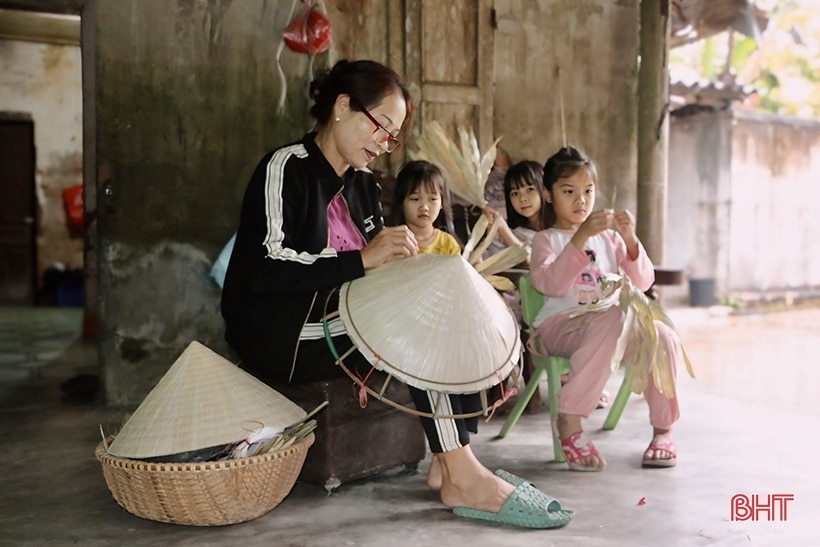 Làng mộc, làng nón ở Hà Tĩnh rộn ràng vào vụ sản xuất mới