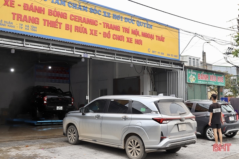 Dịch vụ rửa xe “chạy hết công suất” ngày cận tết