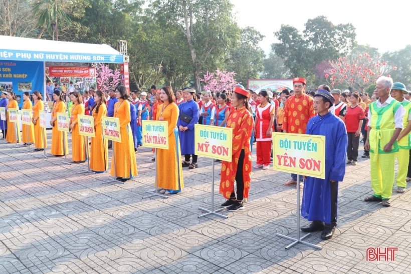 Thi gói bánh chưng, kéo co, đẩy gậy trong khuôn khổ Lễ hội Hải Thượng