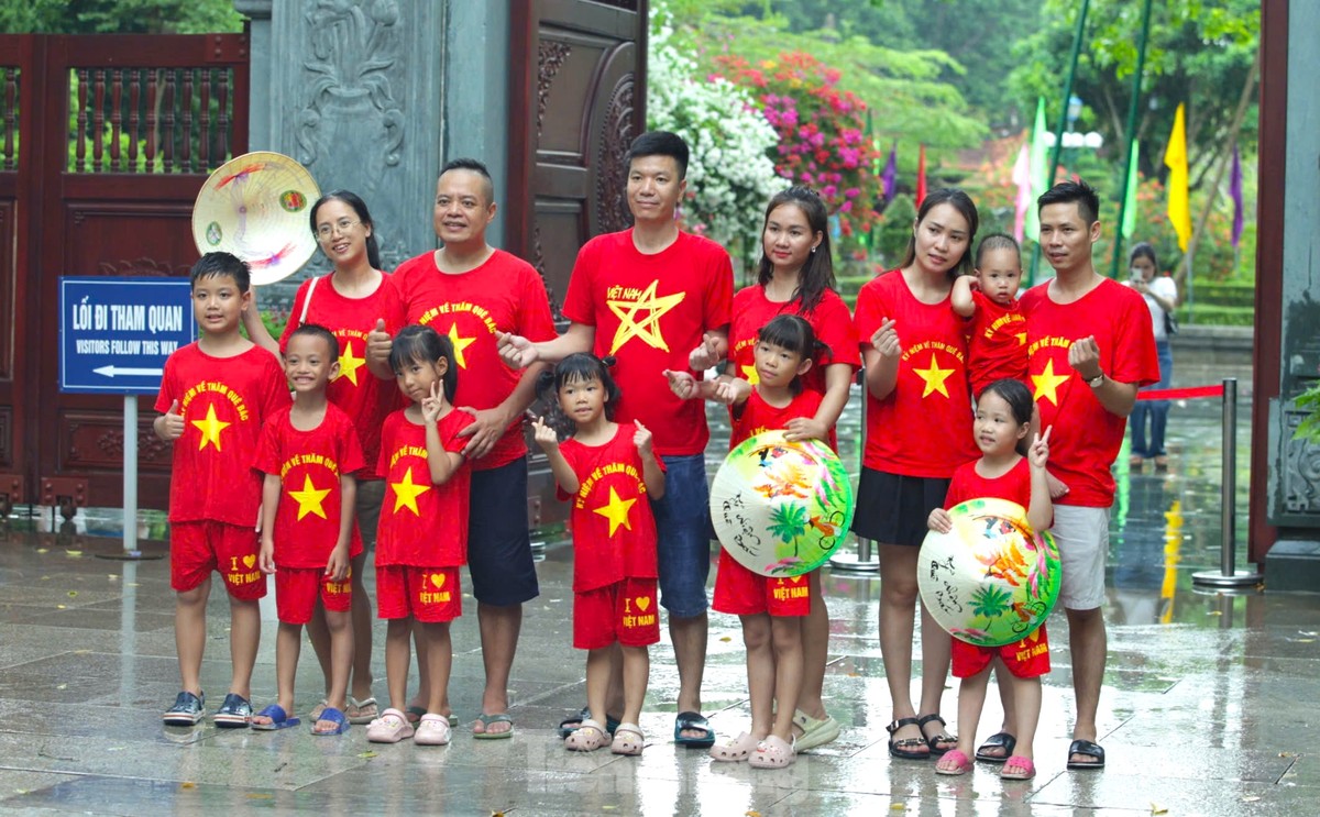 Hàng ngàn người hành hương về quê Bác trong ngày Tết Độc lập