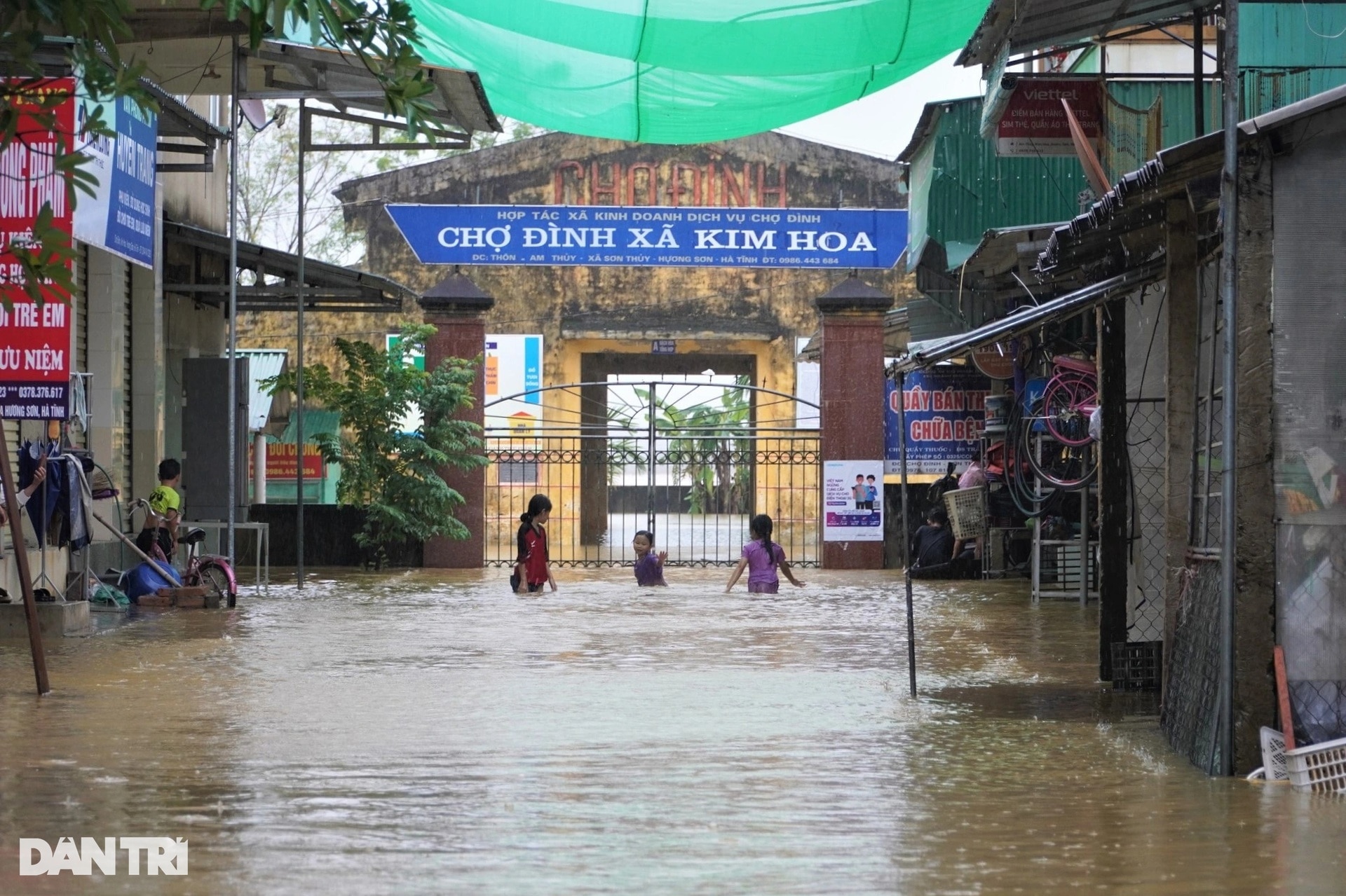 Nơi người dân trắng đêm canh nước, chạy lũ 2 lần trong 4 ngày - 2