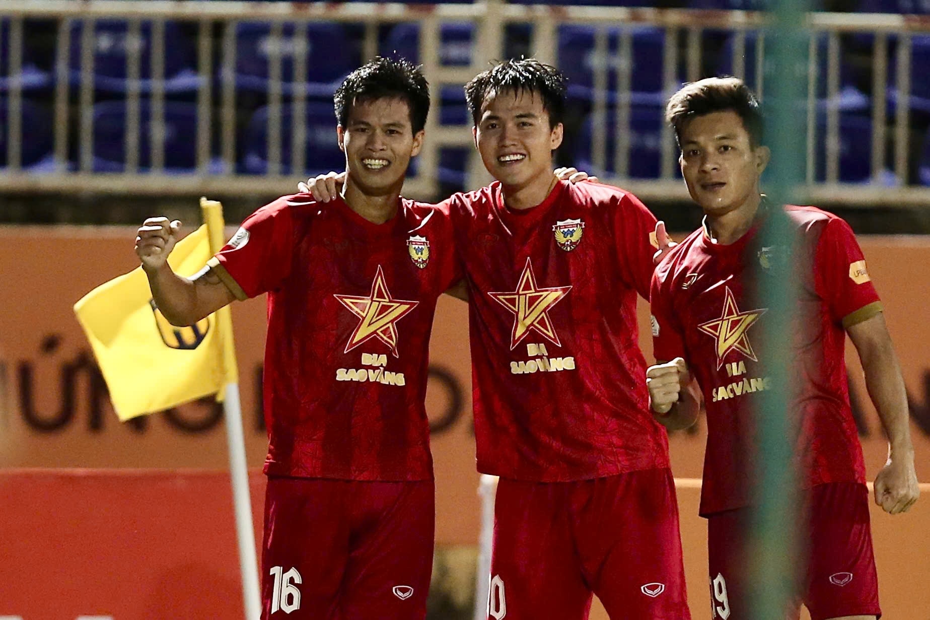 Bảng xếp hạng V-League mới nhất: HAGL vững ngôi đầu, sở hữu thống kê đỉnh nhất- Ảnh 2.