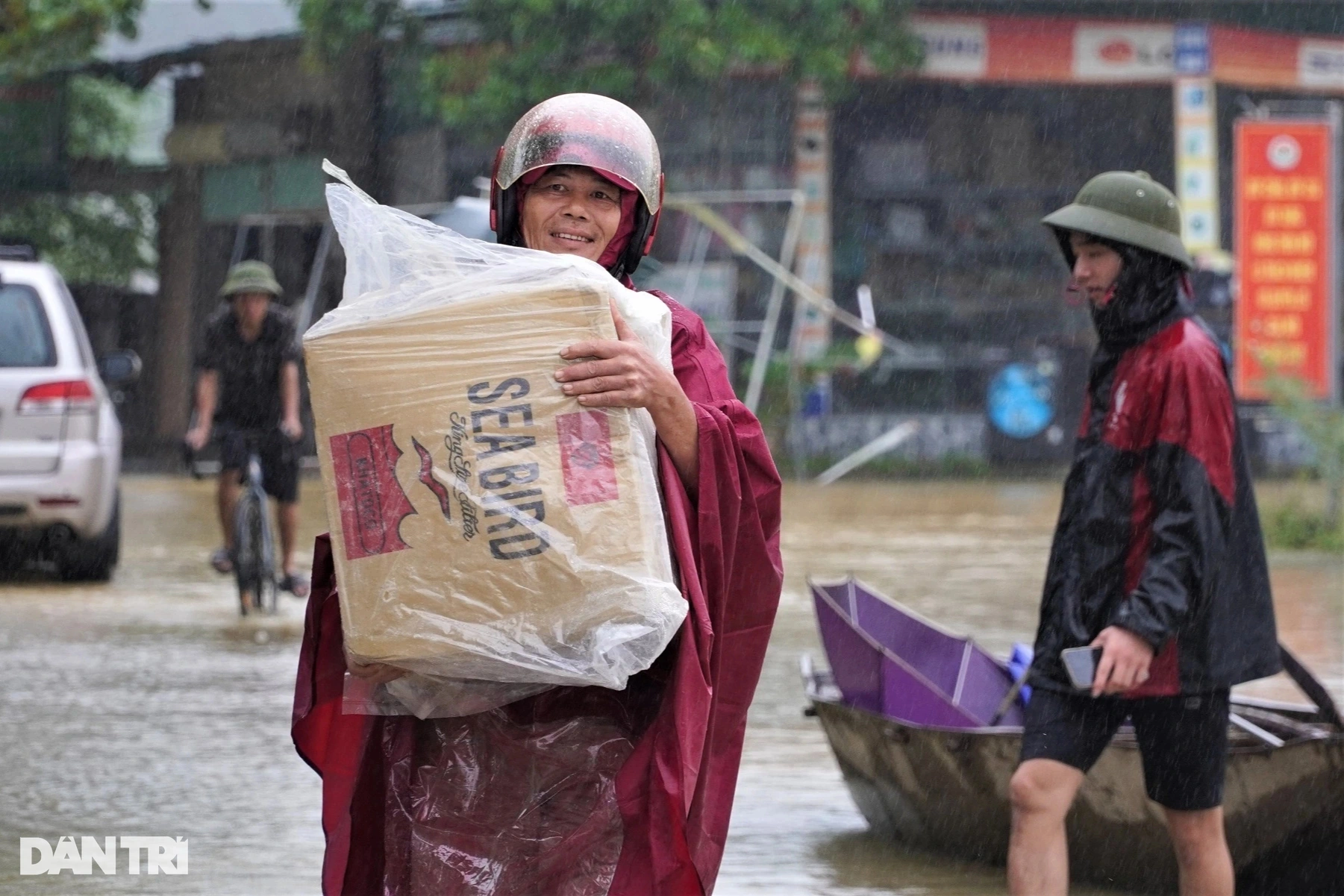 Nơi người dân trắng đêm canh nước, chạy lũ 2 lần trong 4 ngày - 1