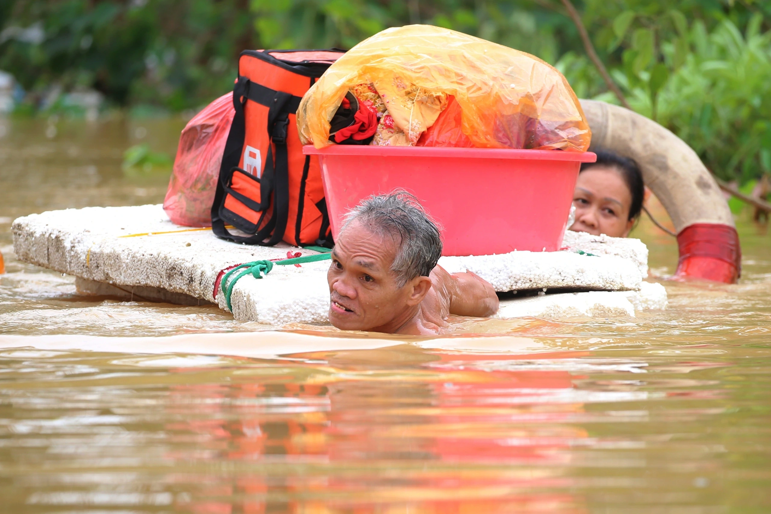 Vỡ đê sông Lô tại Tuyên Quang: Khẩn trương triển khai công tác vá đê - 1-crop.jpeg