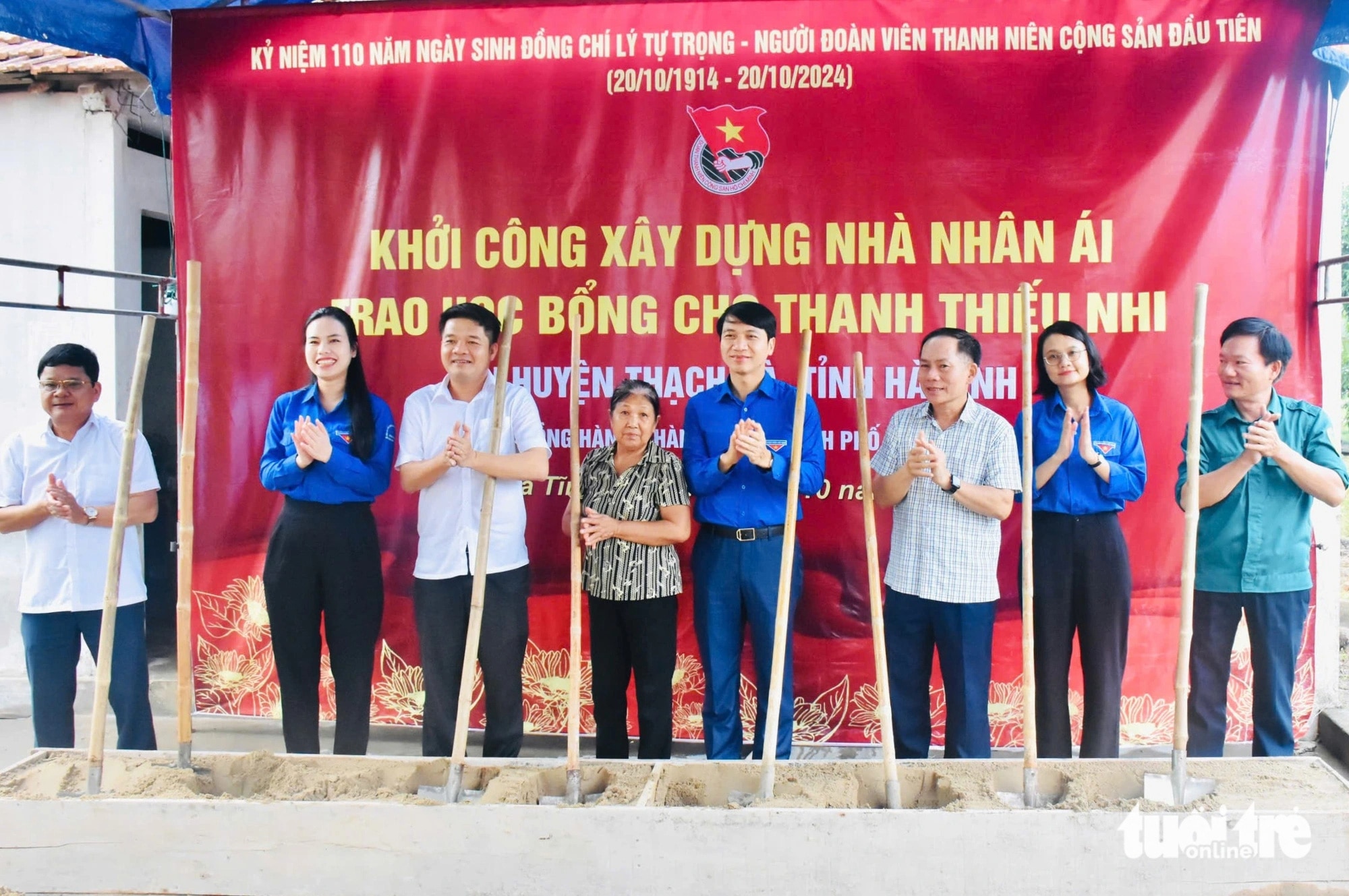 Trung ương Đoàn khởi công xây nhà nhân ái, trao học bổng cho học sinh Hà Tĩnh - Ảnh 1.