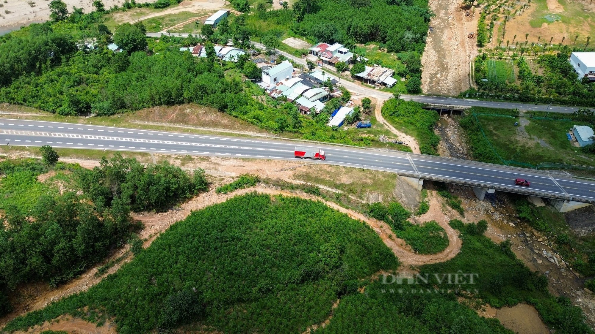 Cảnh quan hùng vỹ trên 