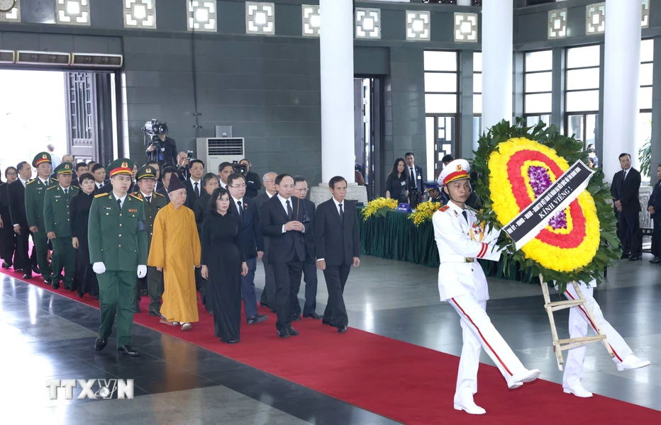 Đoàn tỉnh Quảng Ninh do đồng chí Nguyễn Xuân Ký, Ủy viên Trung ương Đảng, Bí thư Tỉnh ủy làm trưởng đoàn viếng Tổng Bí thư Nguyễn Phú Trọng. (Ảnh: TTXVN)