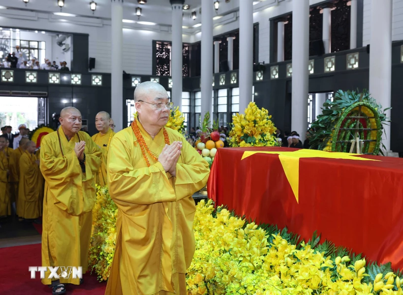 Đoàn Trung ương Giáo hội Phật giáo Việt Nam viếng Tổng Bí thư Nguyễn Phú Trọng. (Ảnh: TTXVN)