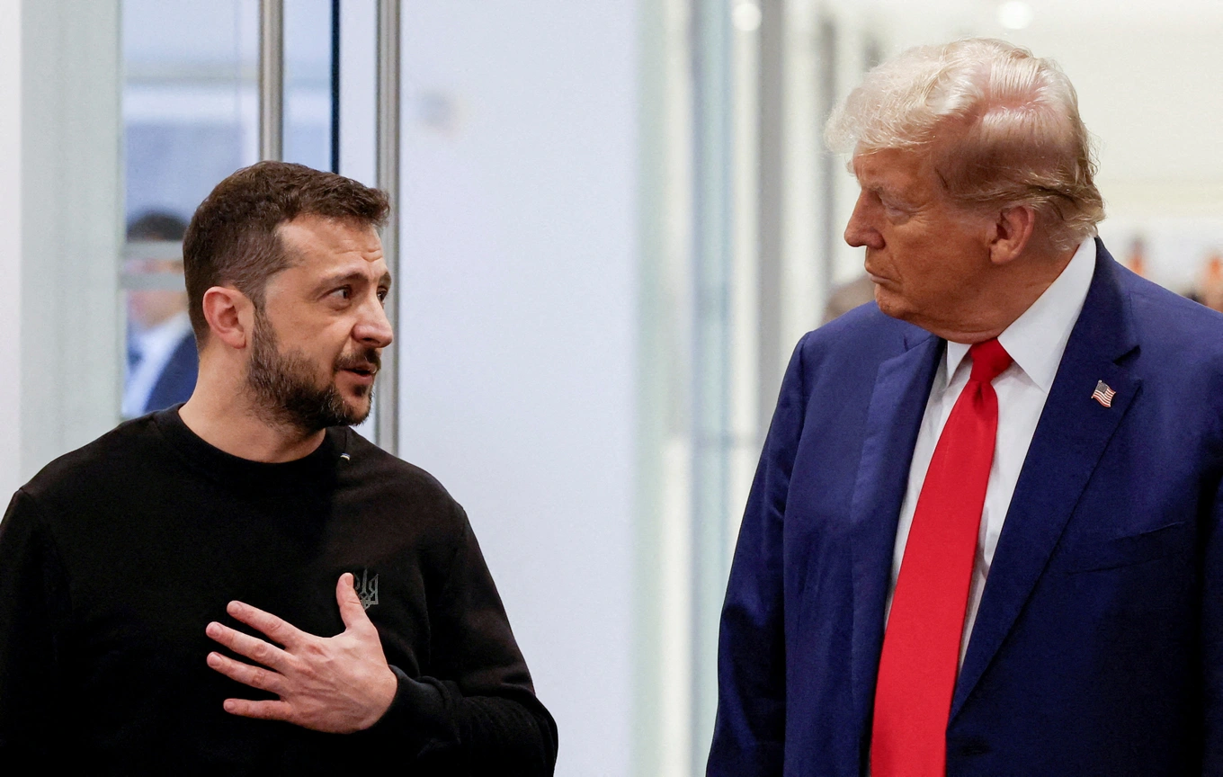 Tổng thống Ukraine Volodymyr Zelensky và ông Donald Trump bắt tay trong cuộc gặp hôm 27/9. (Ảnh: Getty)