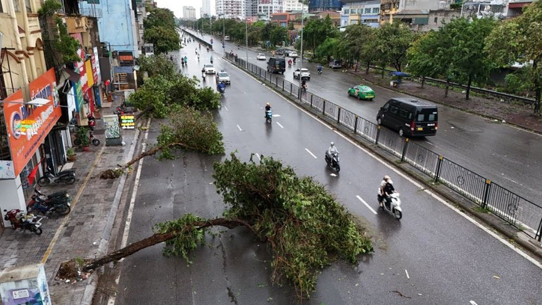 Sau ngày đêm bão số 3 càn quét khủng khiếp: Các tỉnh miền Bắc ngổn ngang chưa từng thấy - Ảnh 4.