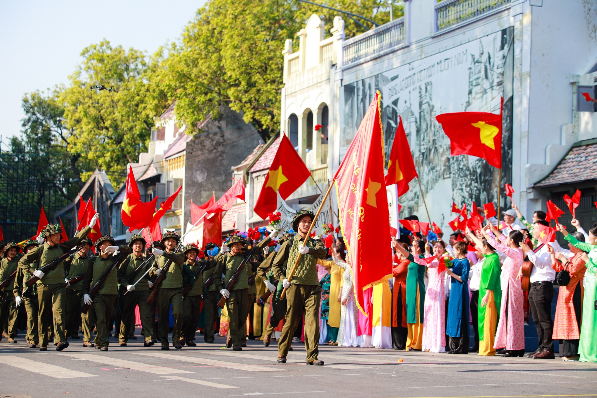 Hình ảnh đoàn quân tiến về Hà Nội năm 1954 được tái hiện tại hồ Gươm ảnh 5