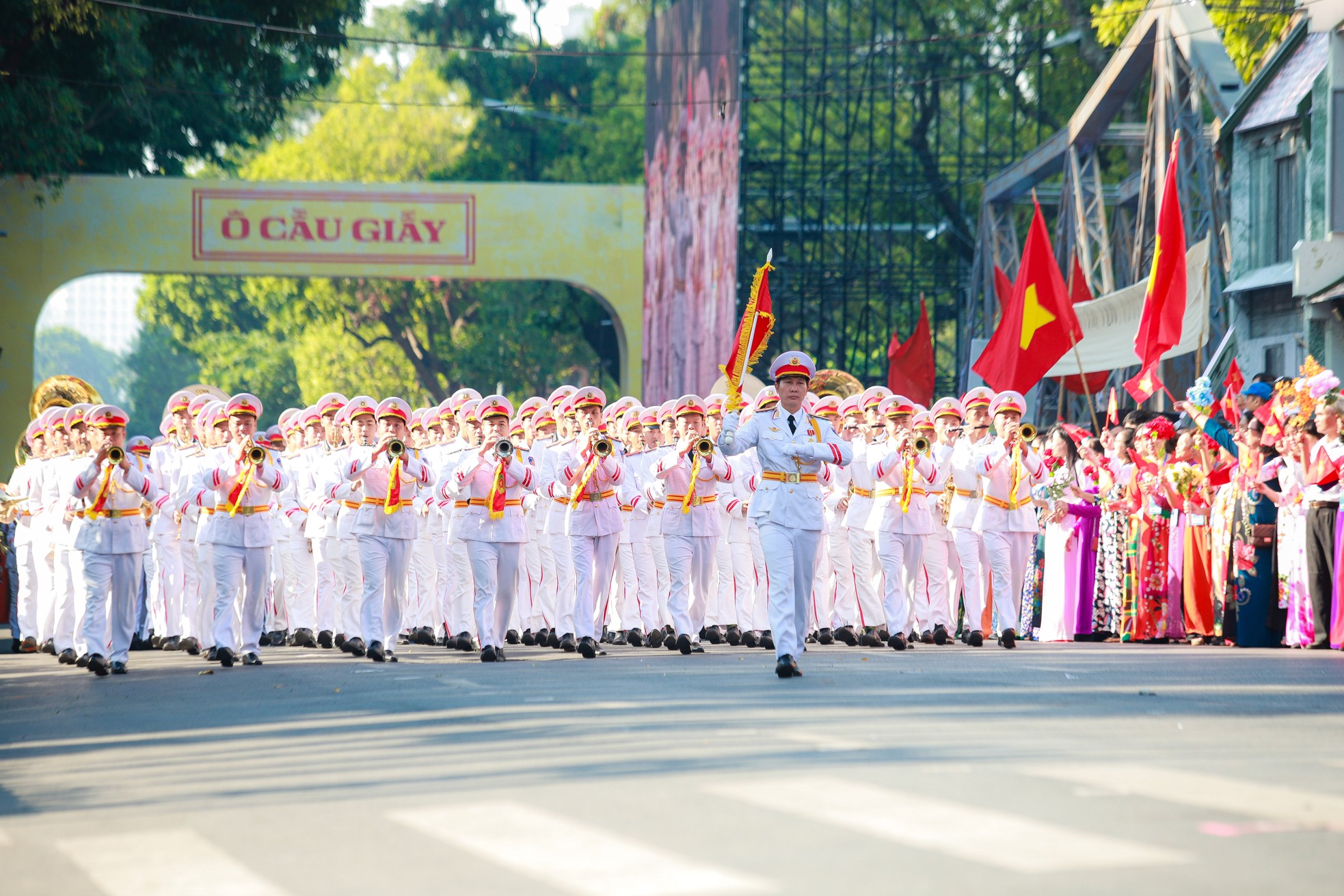 Hình ảnh đoàn quân tiến về Hà Nội năm 1954 được tái hiện tại hồ Gươm ảnh 6