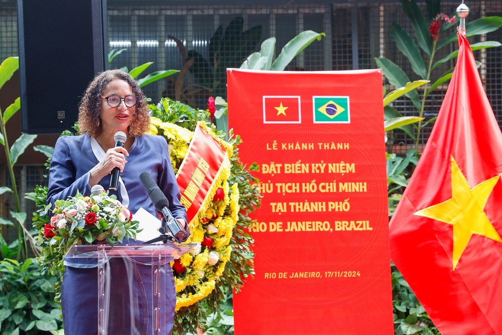 Bài hát Như có Bác Hồ trong ngày vui đại thắng vang lên giữa Rio de Janeiro - 2