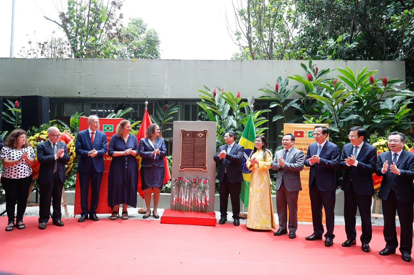 Bài hát Như có Bác Hồ trong ngày vui đại thắng vang lên giữa Rio de Janeiro - 1