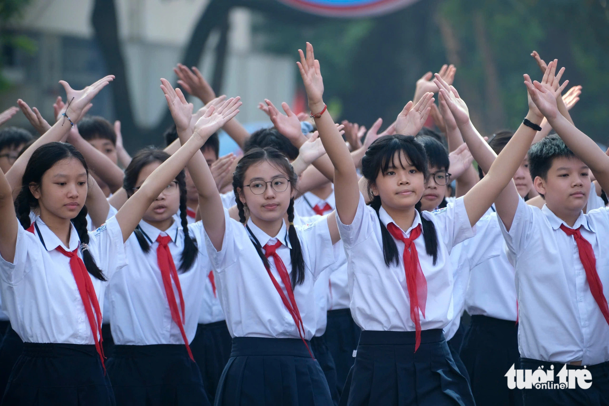 Hàng ngàn học sinh Hà Nội tinh khôi trong 'Hành khúc học sinh thủ đô' - Ảnh 1.