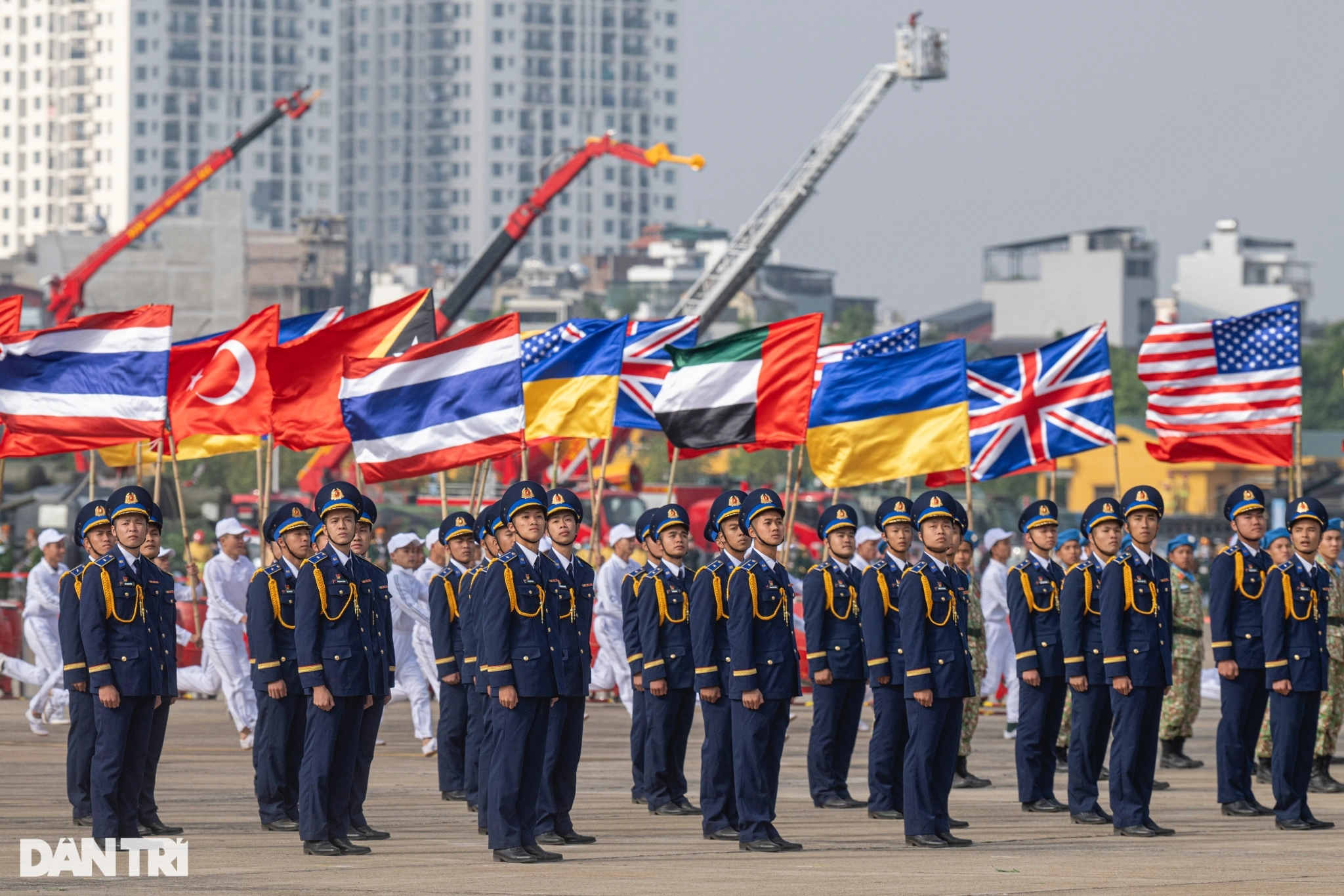 Mãn nhãn hình ảnh Lễ khai mạc Triển lãm Quốc phòng quốc tế Việt Nam 2024 - 1