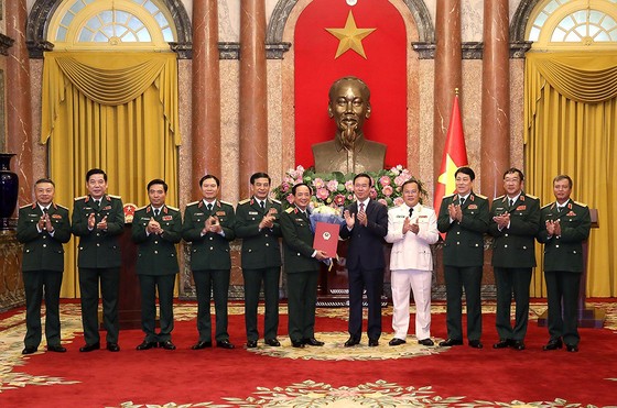 Chủ tịch nước trao quyết định thăng quân hàm Thượng tướng cho đồng chí Trịnh Văn Quyết ảnh 2