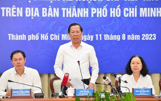 Chủ tịch UBND TPHCM Phan Văn Mãi: Hạn chế thấp nhất phiền hà cho người dân khi sắp xếp khu phố, ấp ảnh 2