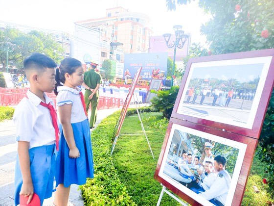 Triển lãm “Hoàng Sa - Trường Sa trong lòng Quảng Ngãi” ảnh 6