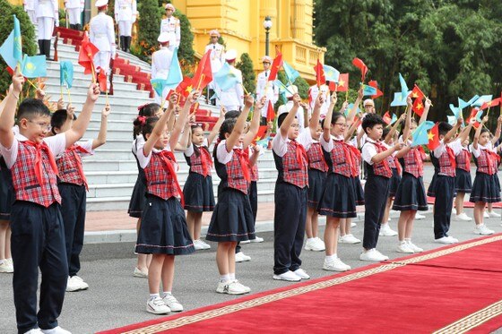 Chủ tịch nước Võ Văn Thưởng chủ trì lễ đón Tổng thống Kazakhstan Kassym-Jomart Tokayev ảnh 1