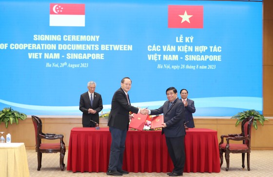 Việt Nam và Singapore ký kết 7 văn kiện hợp tác quan trọng, trong đó có phát triển hạ tầng tại TPHCM ảnh 2