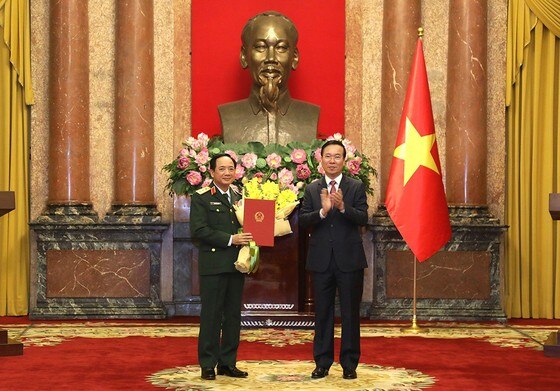 Chủ tịch nước trao quyết định thăng quân hàm Thượng tướng cho đồng chí Trịnh Văn Quyết ảnh 1