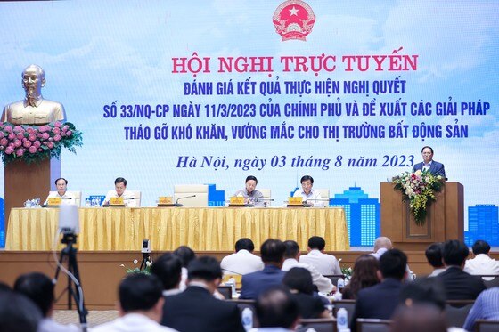 Thủ tướng Phạm Minh Chính chủ trì hội nghị tháo gỡ khó khăn, vướng mắc cho thị trường bất động sản ảnh 1