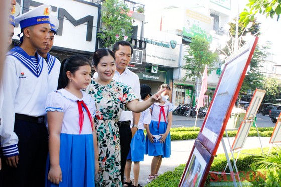 Triển lãm “Hoàng Sa - Trường Sa trong lòng Quảng Ngãi” ảnh 1