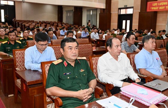 TPHCM phát triển kinh tế - xã hội của địa phương trong từng thời kỳ gắn với thế trận quân sự trong khu vực phòng thủ đáp ứng yêu cầu củng cố quốc phòng, an ninh. Ảnh: VIỆT DŨNG ảnh 4