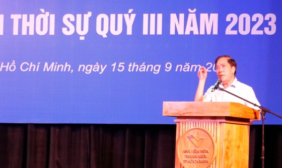 Nguyên Phó Trưởng ban Tuyên giáo Thành ủy TPHCM Tô Đại Phong báo cáo tại hội nghị ảnh 1