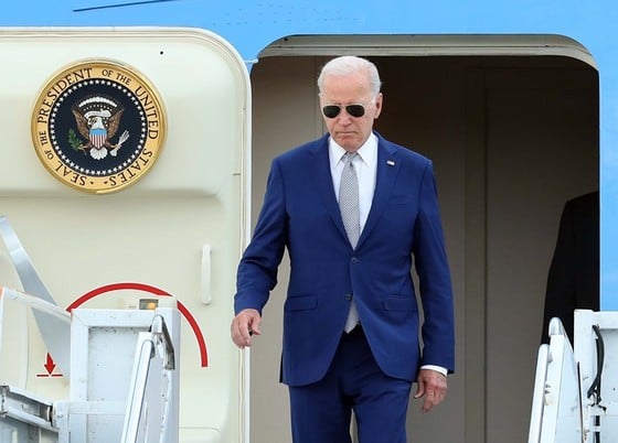 Tổng thống Hoa Kỳ Joe Biden đến sân bay quốc tế Nội Bài, bắt đầu chuyến thăm chính thức Việt Nam, chiều 10-9-2023. Ảnh: TTXVN ảnh 1