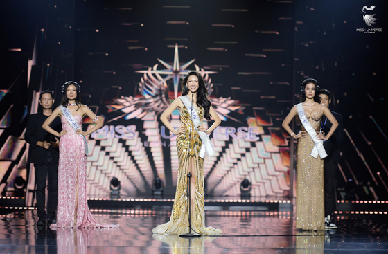 Top 3 Miss Universe Vietnam 2023, từ trái qua: Hồng Đăng, Quỳnh Hoa, Hương Ly ảnh 1