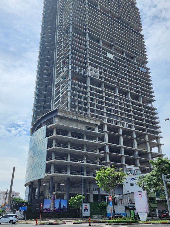 Dự án Saigon One Tower, được khởi công xây dựng từ năm 2007. Năm 2021, Công ty Viva Land mua lại, đến nay vẫn &quot;đứng hình&quot;. Ảnh: ĐỨC TRUNG