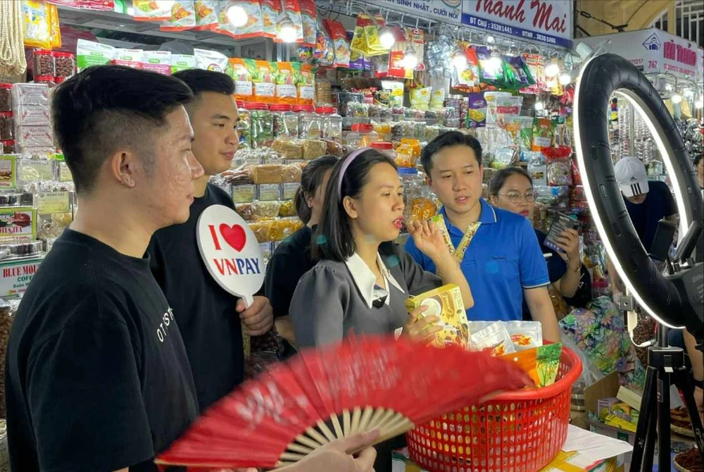 Phiên livestream bán hàng tại chợ Bến Thành được đánh giá mang lại hiệu quả tích cực