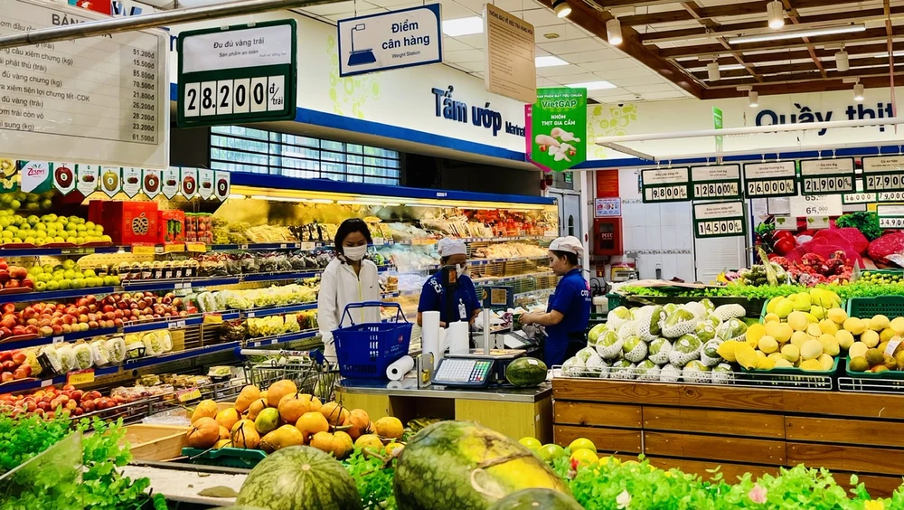 khach-tinh-tien-tai-quay-hang-trua-mung-2-tet-tai-coopmart-nguyen-anh-thu-5934.jpg