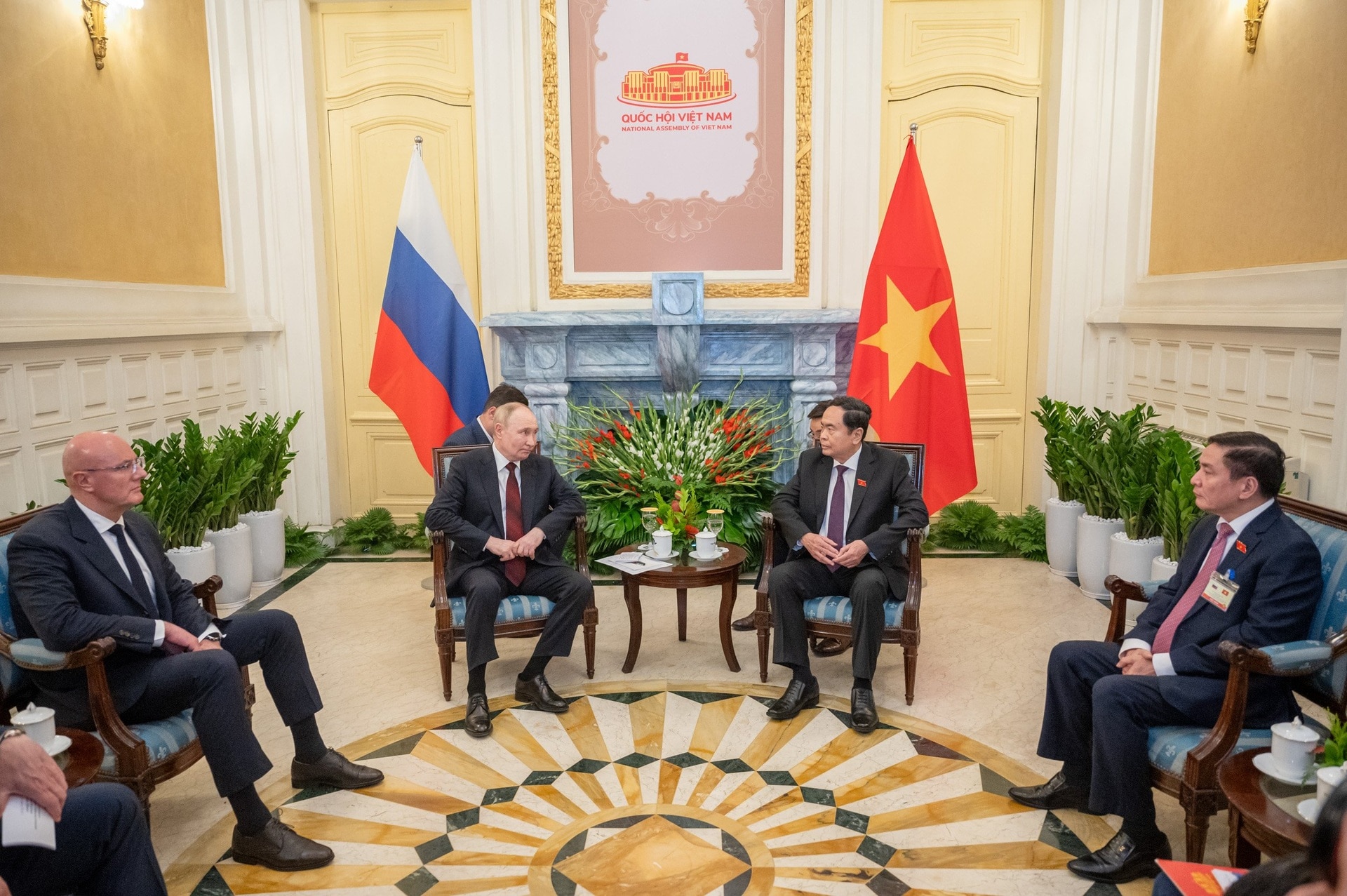 22 giờ bận rộn của Tổng thống Putin trong chuyến thăm Việt Nam - 16