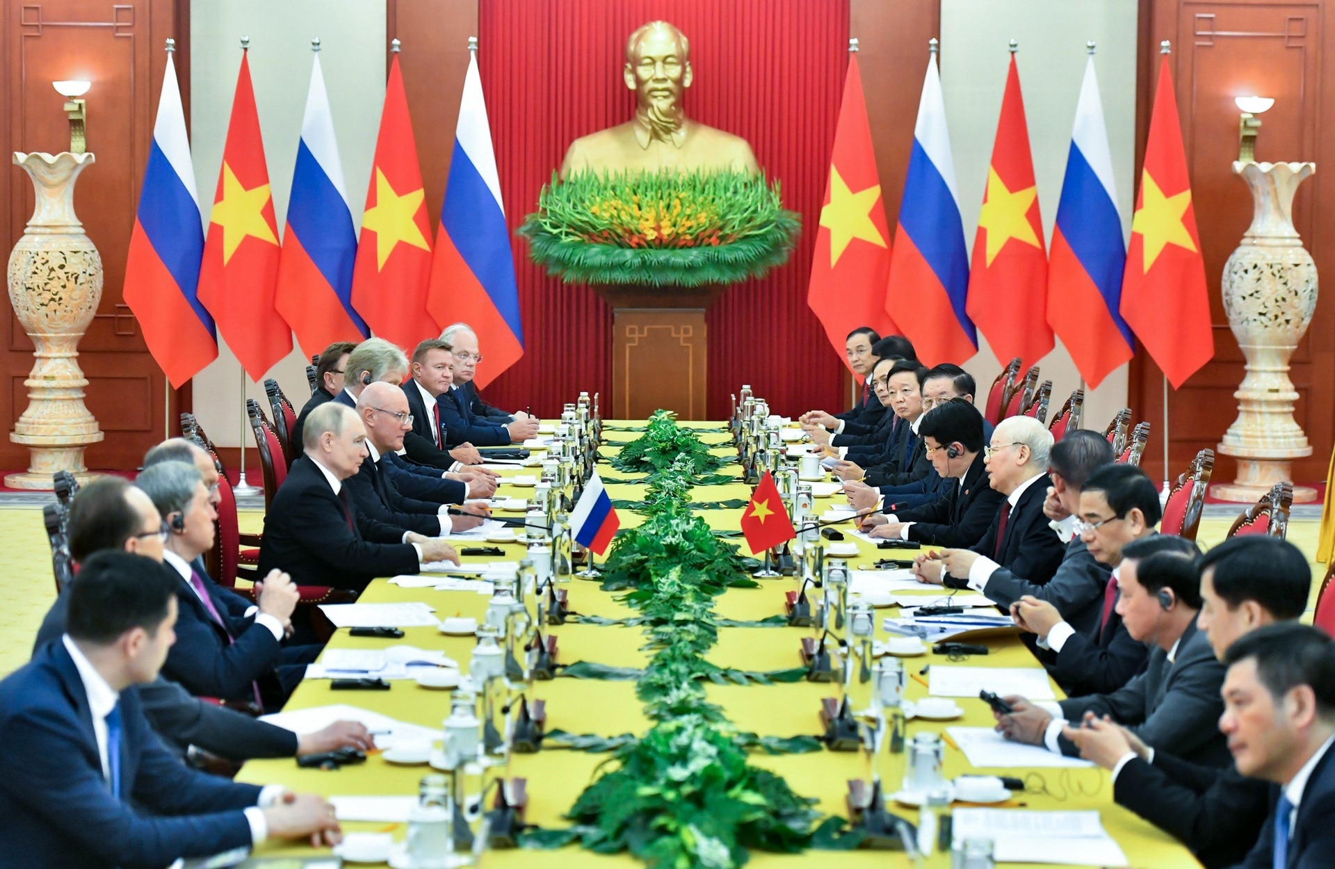 22 giờ bận rộn của Tổng thống Putin trong chuyến thăm Việt Nam - 13