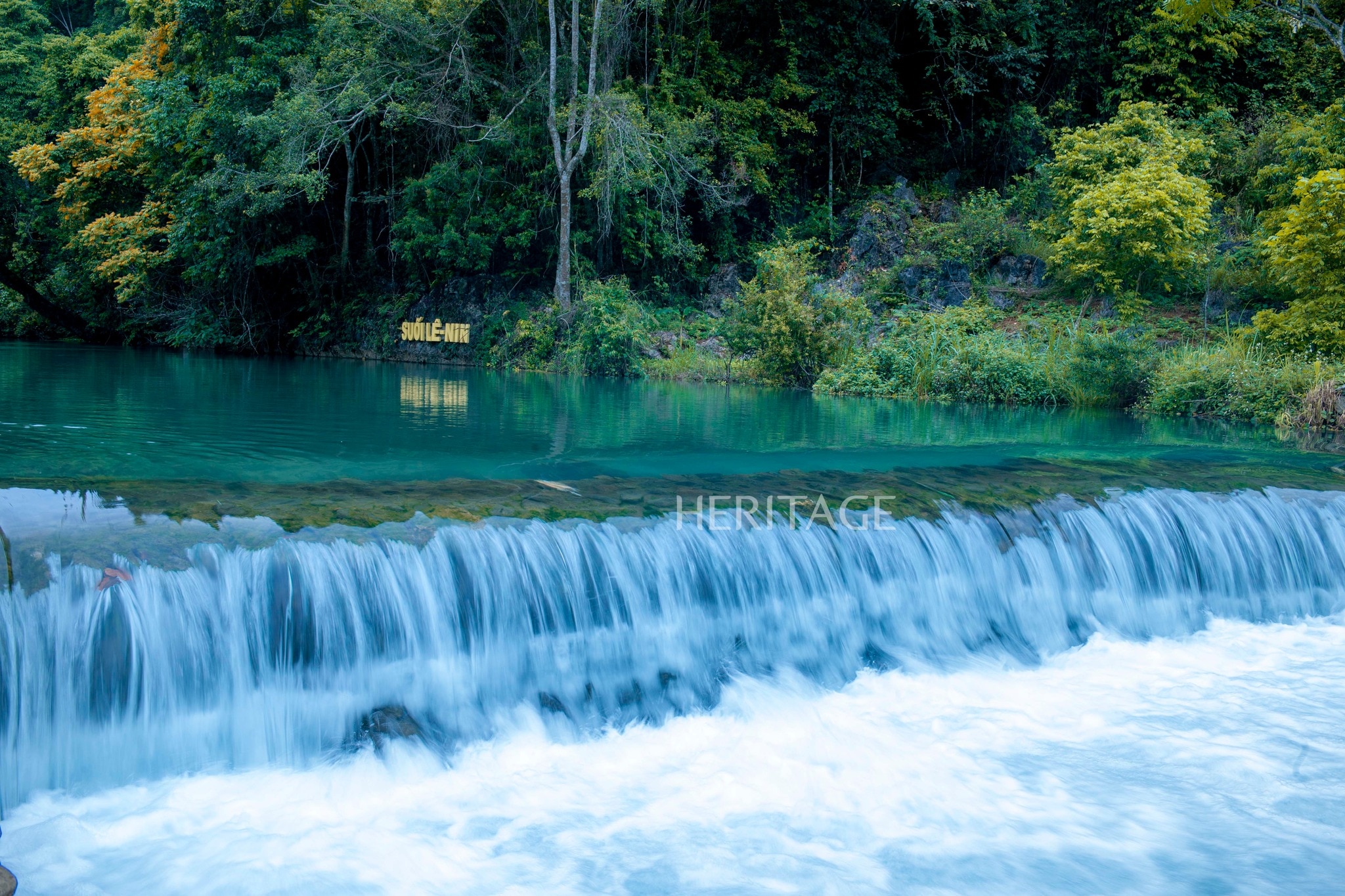 Có thể là hình ảnh về thác Tahquamenon Falls