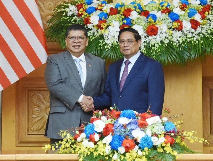 Thủ tướng Phạm Minh Chính và Chủ tịch Hạ viện Malaysia Tan Sri Dato’ Johari bin Abdul.