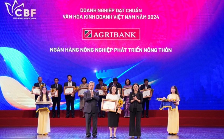 Agribank - Đại diện ngân hàng duy nhất được vinh danh "Doanh nghiệp đạt chuẩn Văn hóa kinh doanh Việt Nam" năm 2024- Ảnh 2.